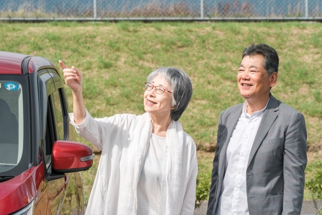 家族で休日を過ごす様子