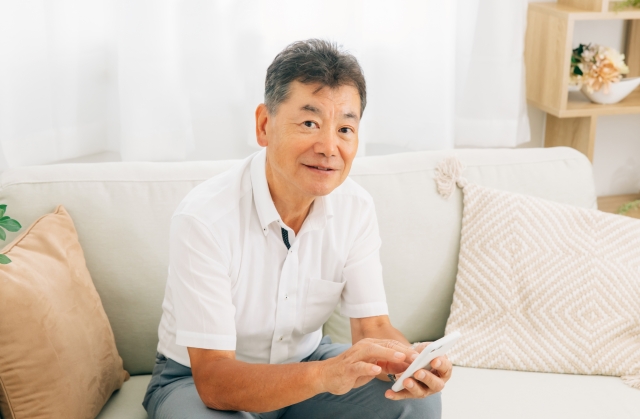 インスタ広告をチェックする治療家